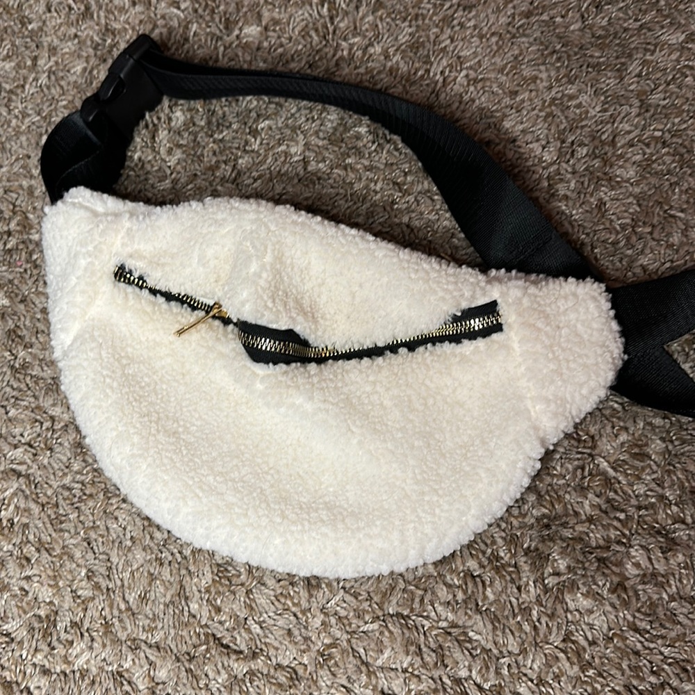 White Sherpa fanny pack / belt bag worn once